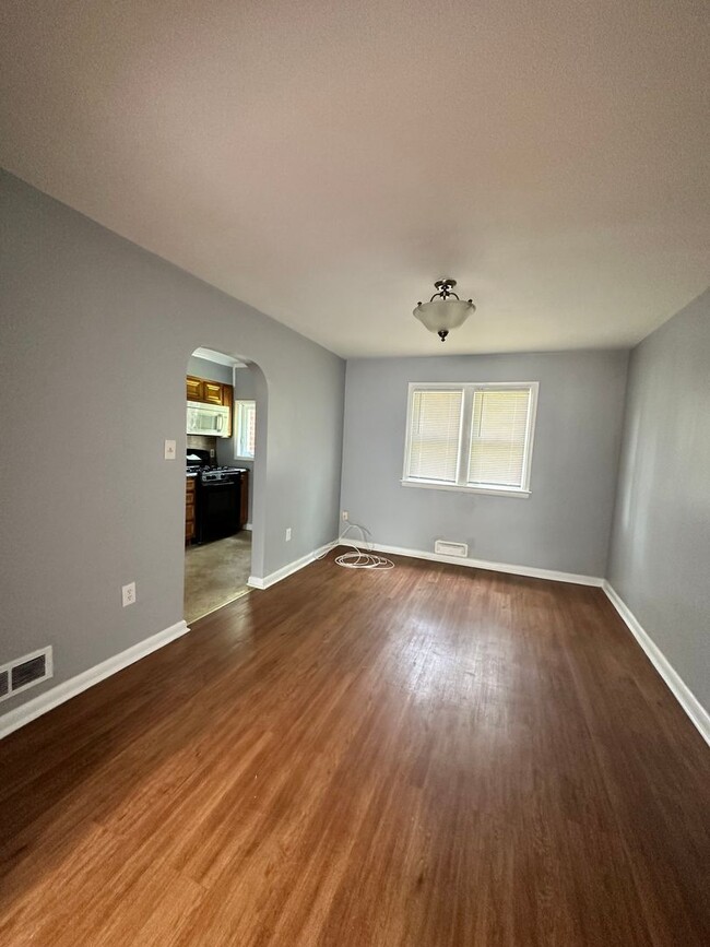 Building Photo - 4 Bedroom - Mount Royal 21217