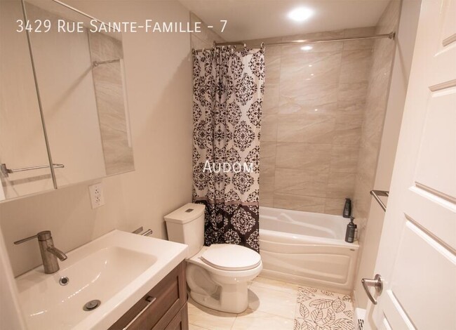 Photo du bâtiment - 3429 Rue Sainte-Famille