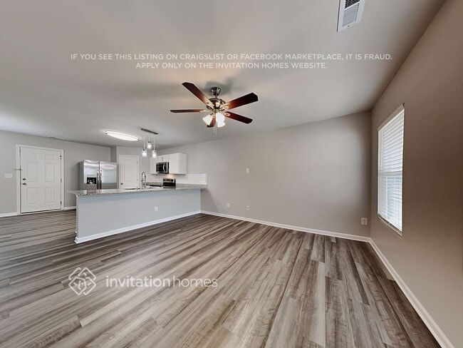 Building Photo - 915 Mathis Ave