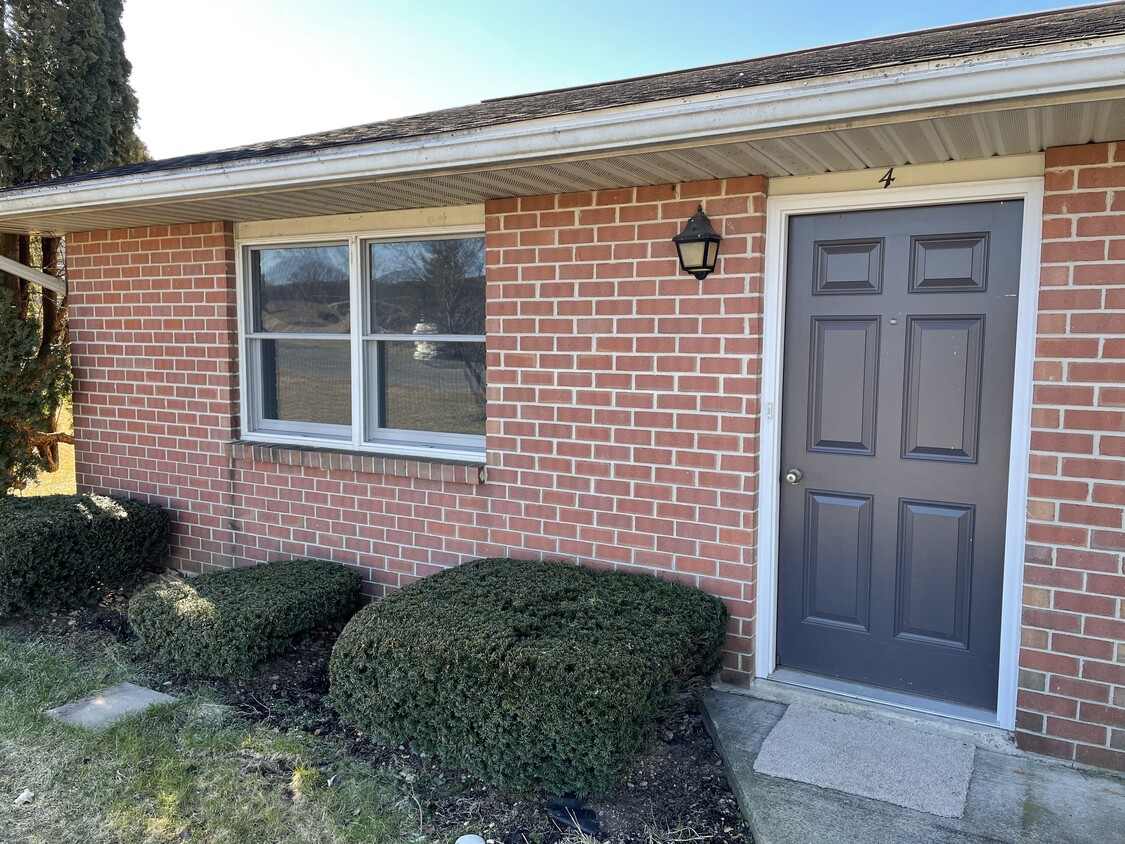 Outside Entry - 85 Hill Rd