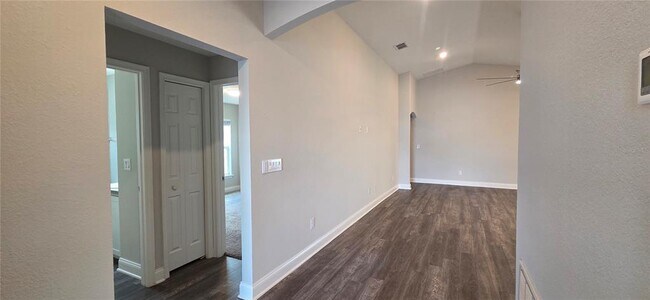 Building Photo - 202 Polermo Ave