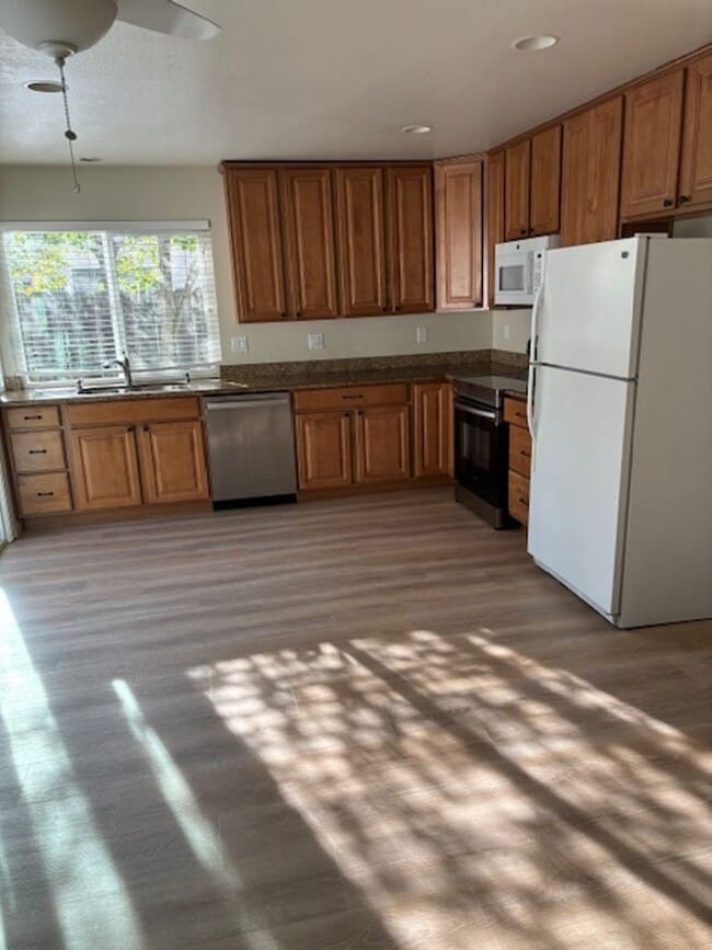 Building Photo - Quaint and Adorable Single Story House in ...