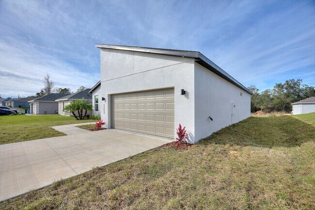 Foto del edificio - BRAND NEW HOME! Modern, energy efficient h...