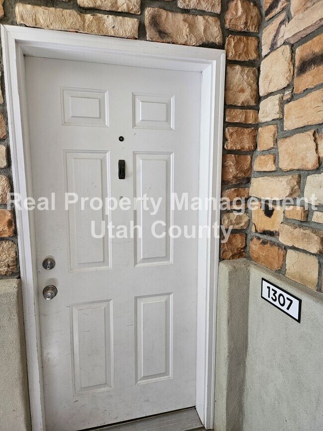 Building Photo - Orem Condo 2 Bedroom 2 Bathroom