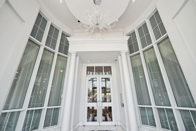 Foto del edificio - 325 East Paces Ferry Rd NE