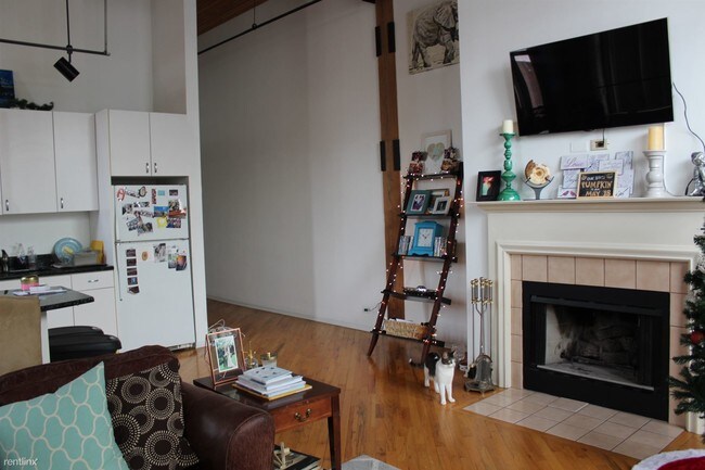 Building Photo - 2654 W Medill Ave