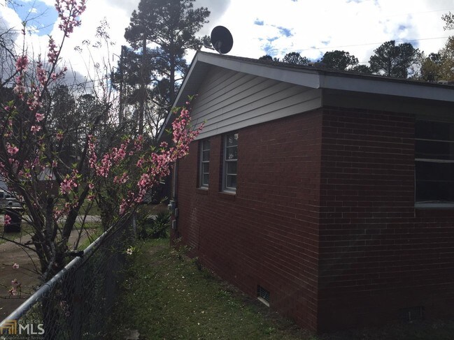 Foto del edificio - 1158 Holmes Dr