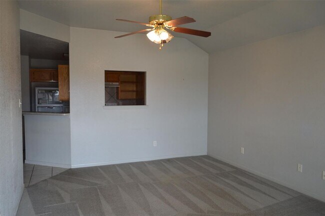 Foto del edificio - 1201 Nicholas Circle - B