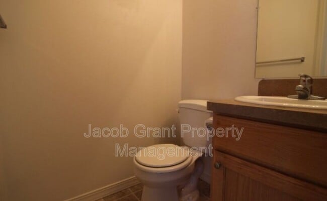 Building Photo - 1580 N Stevens Dr