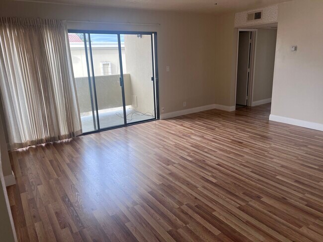 Building Photo - 281 Juana Ave