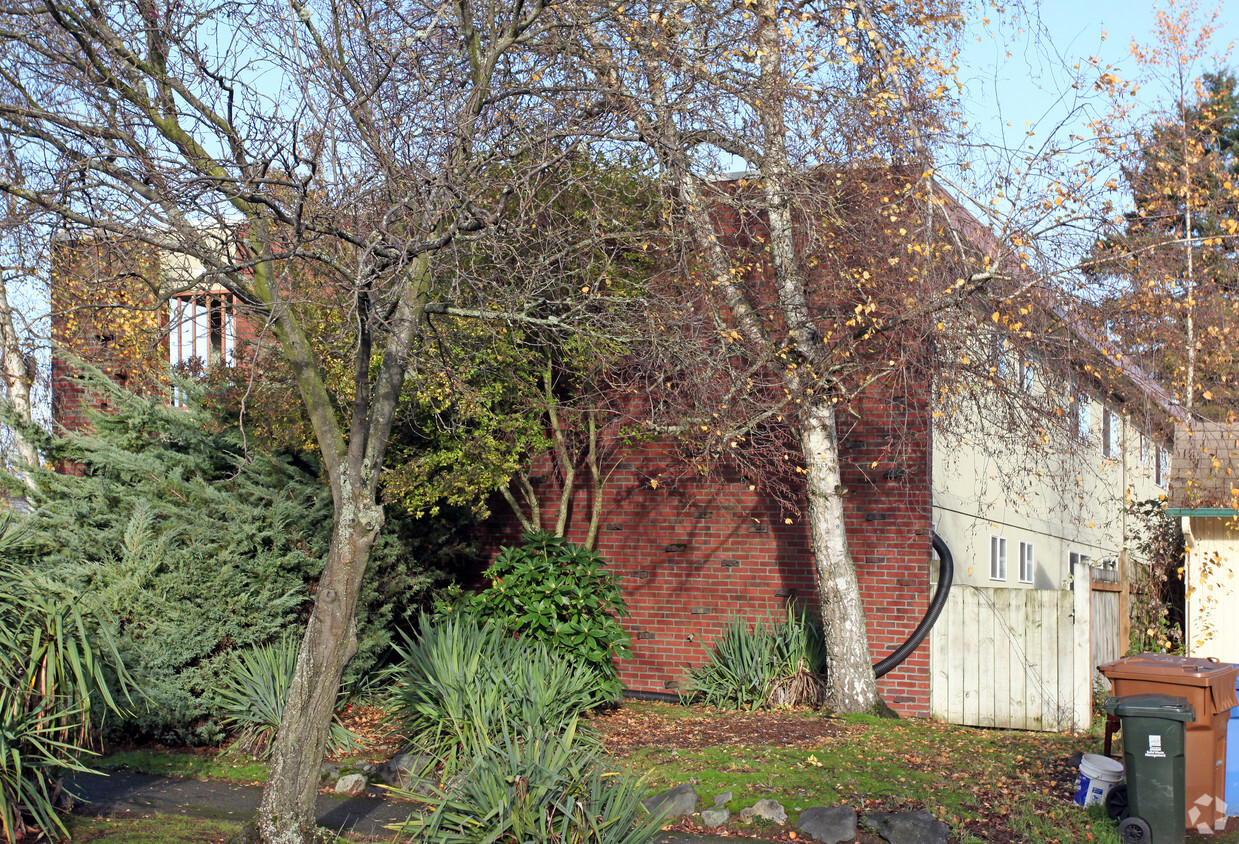 Building Photo - North End Apartments