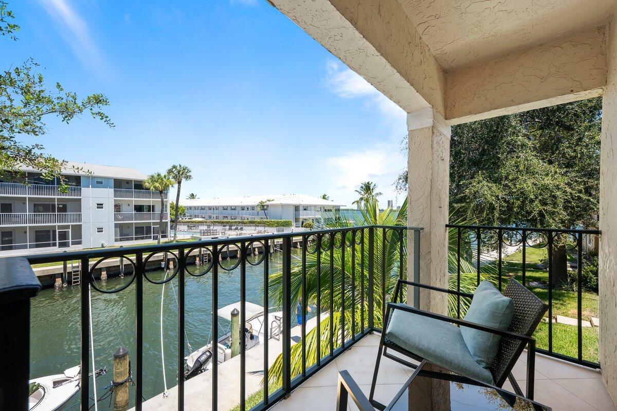 Foto principal - 1145 Lake Shore Dr