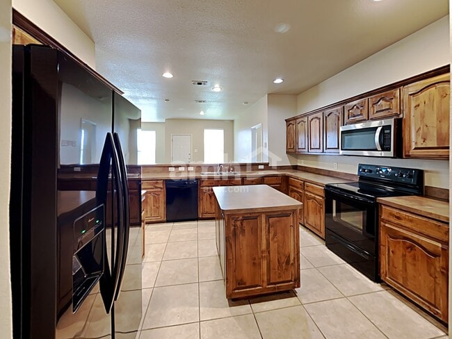 Foto del edificio - 1224 Dianthus Dr