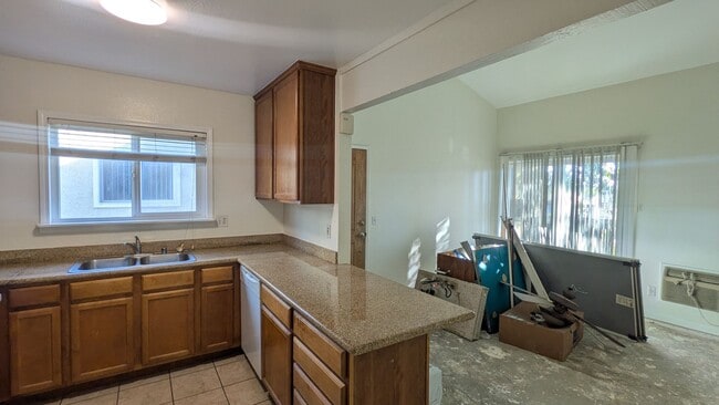Foto del edificio - Refreshed condo in Gated Community