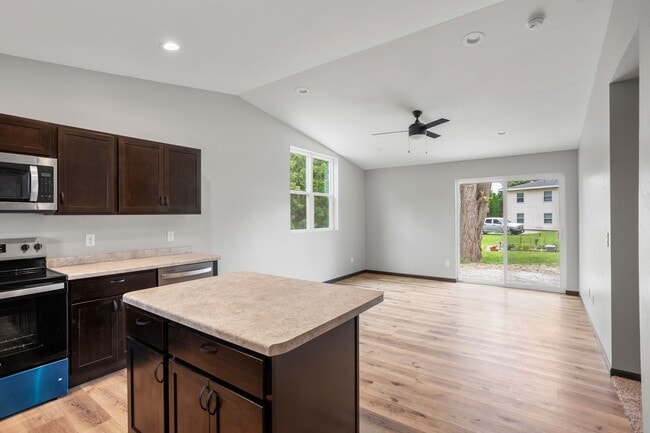 Building Photo - New Construction Home for Rent in Oshkosh, WI
