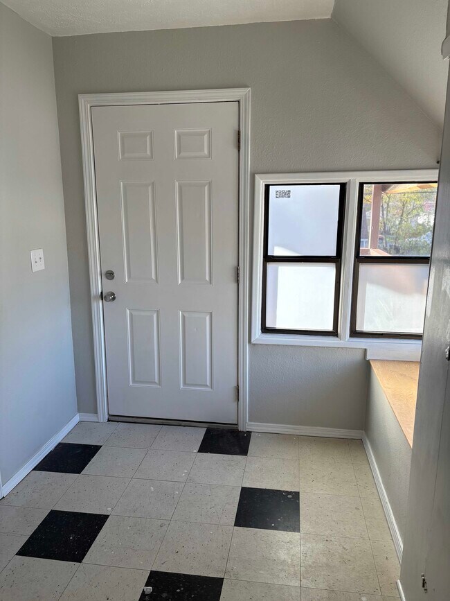 Foto del edificio - 4817 N Madison St