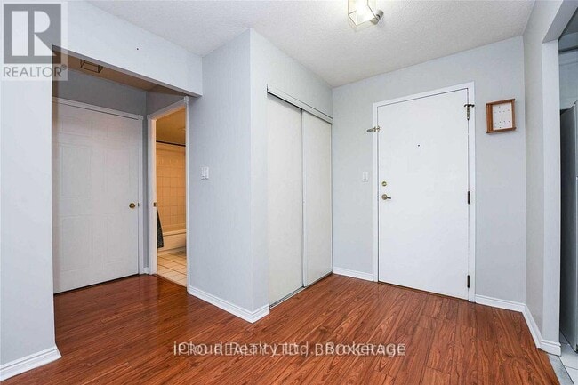 Photo du bâtiment - 135 Hillcrest Ave