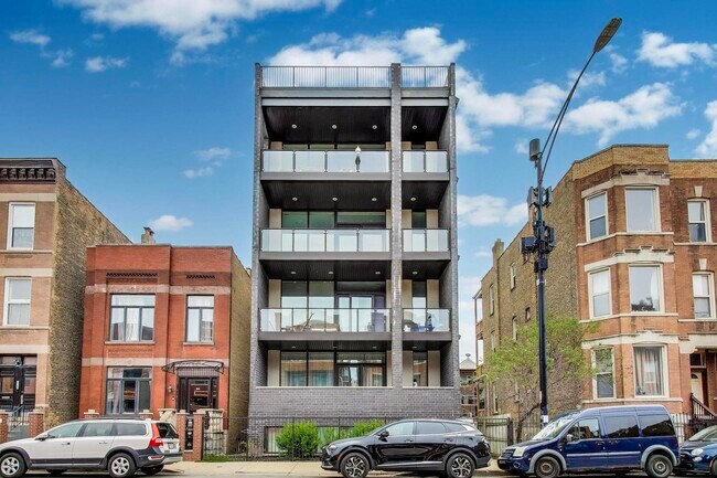 Foto del edificio - 2547 W Augusta Blvd