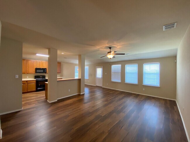 Building Photo - Great House in Quiet Neighborhood