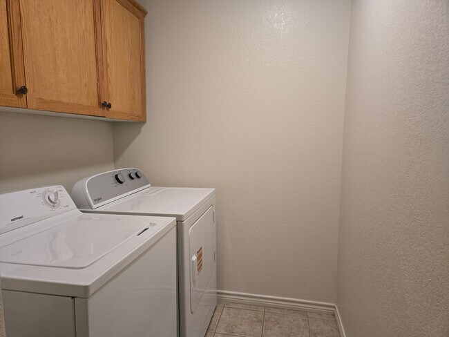 Building Photo - 3714 Oldenburg Ln