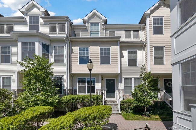 Building Photo - 85 Camp Ave