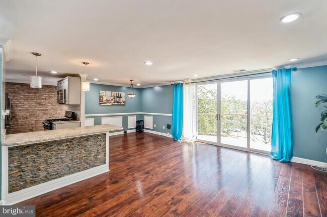 Foto del edificio - 3327 Huntley Sq Dr