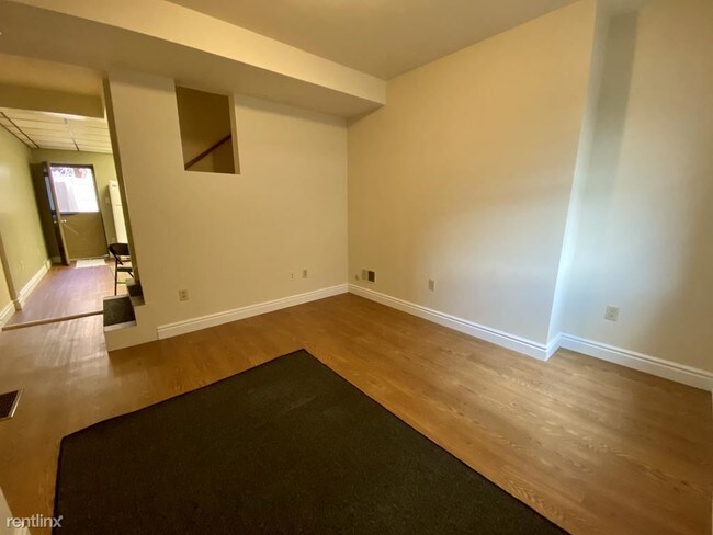 Building Photo - 2 br, 1 bath Townhome - 504 E North Ave