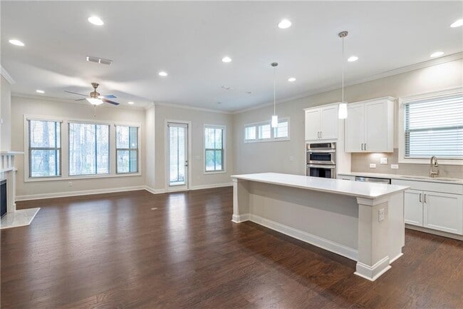 Building Photo - 3430 Steinbeck St