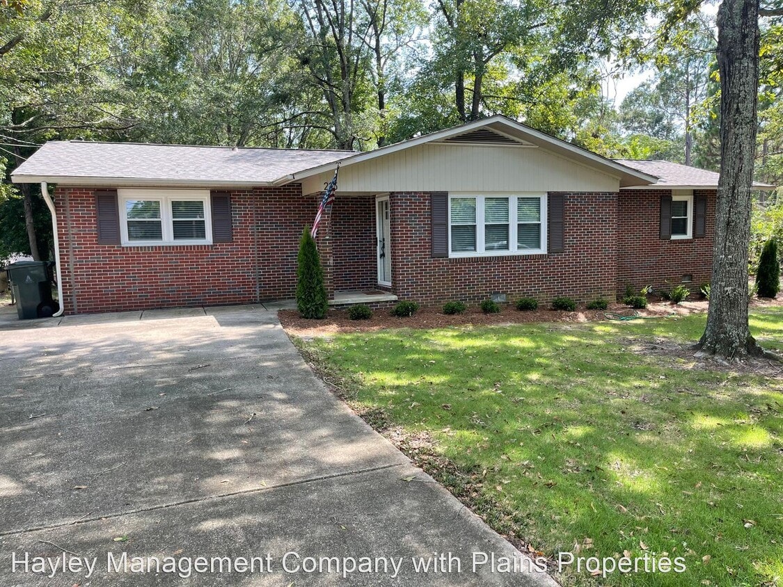 Primary Photo - 4 br, 2.5 bath House - 215 Green St.