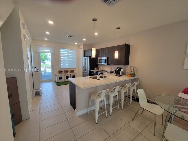 Building Photo - 6401 NW 103rd Pl