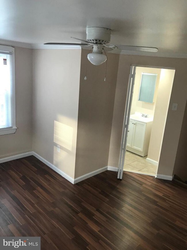 Foto del edificio - 2705 E Somerset St