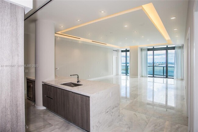 Foto del edificio - 460 NE 28th St