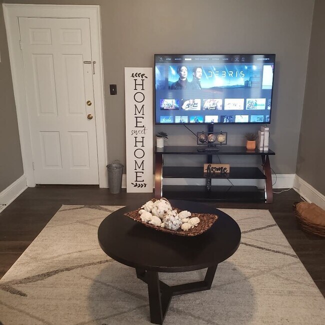 Living room - 71 Maddox Dr NE