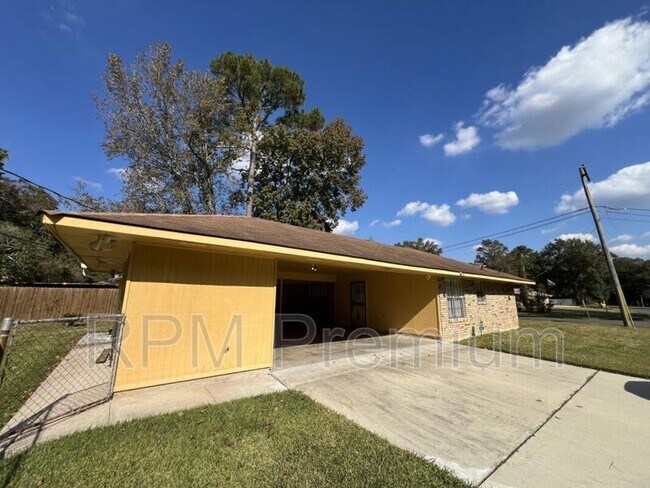 Foto del edificio - 8823 Cefalu Dr