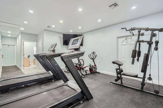 Foto del edificio - 2101 NW 55th Ave