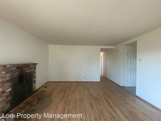 Building Photo - 3 br, 2 bath House - 26572 N Dustin Road