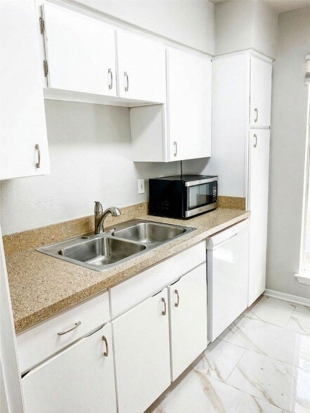 Foto del edificio - 12888 Montfort Dr