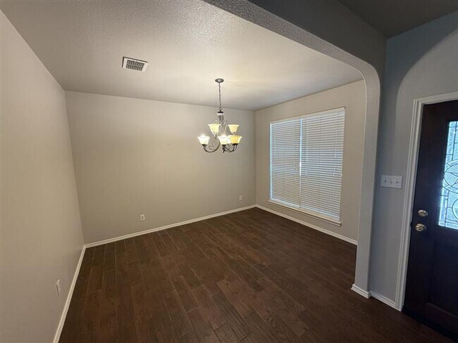 Building Photo - Large 4 bedroom / 2.5 bathroom home in Alamo Ranch