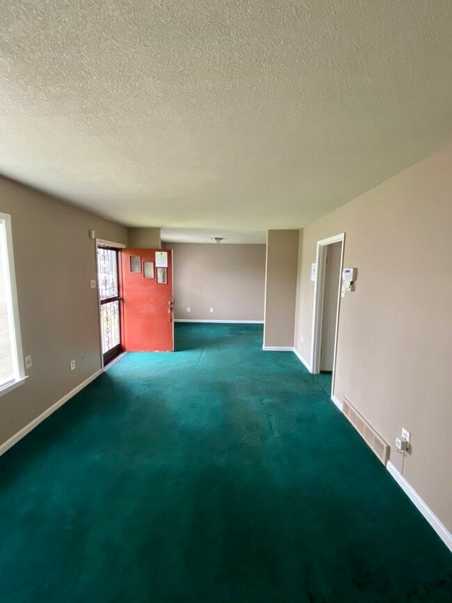 Photo - Nice Home & New Carpet Going In Soon