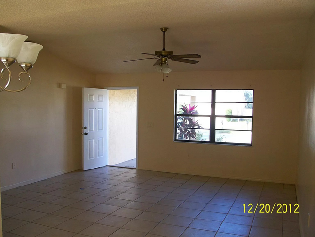 Foto del edificio - 3/2 Spacious Home in Sarasota with 2 Car G...