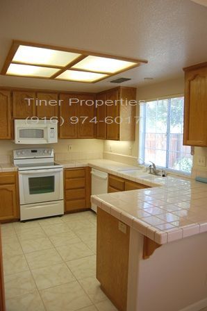 Foto del edificio - Spacious & Inviting 3-Bedroom Home in Lagu...