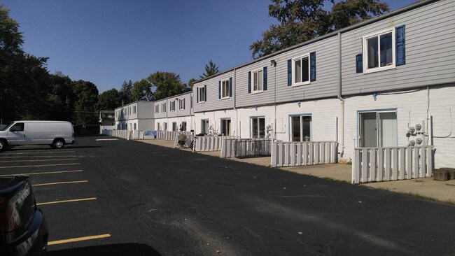 Building Photo - Dickinson Manor Apartments
