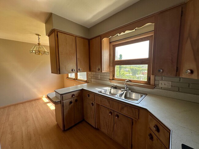 Foto del edificio - 401 Hilltop Rd