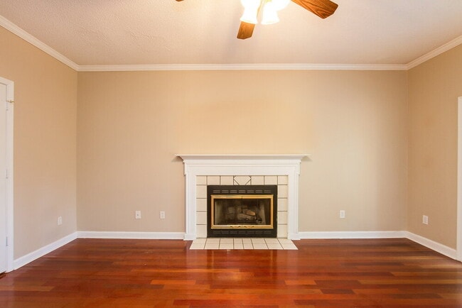 Foto del edificio - 12400 Henderson Hill Rd