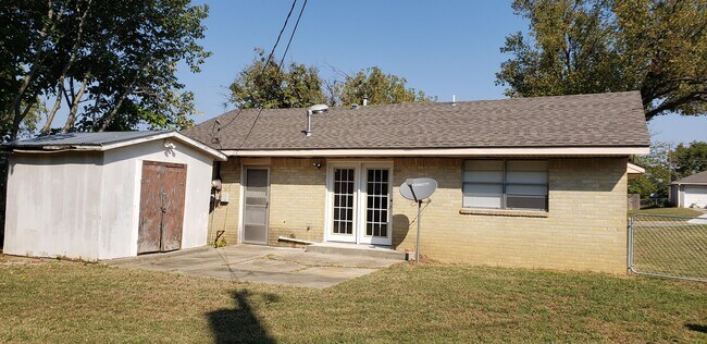 Building Photo - 809 E Howard St