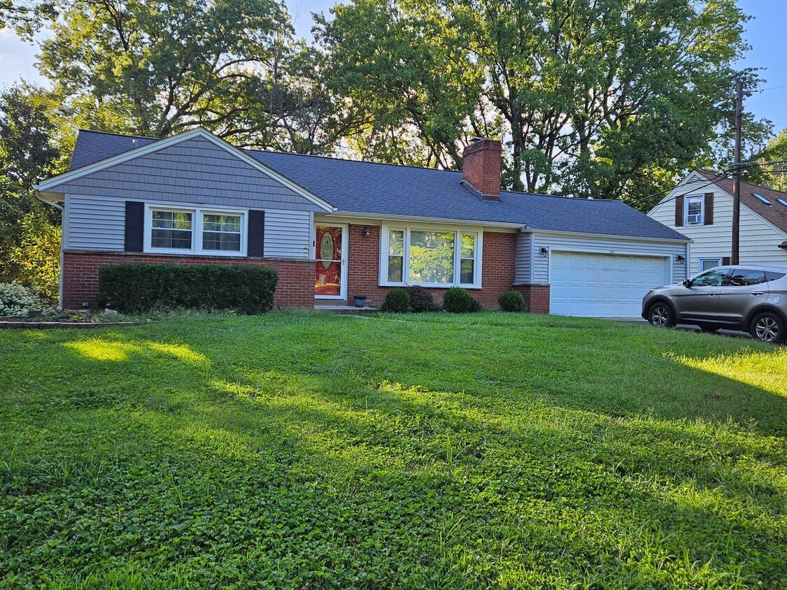 917 Rochdale Dr, Kirkwood, MO 63122 House Rental in Kirkwood, MO