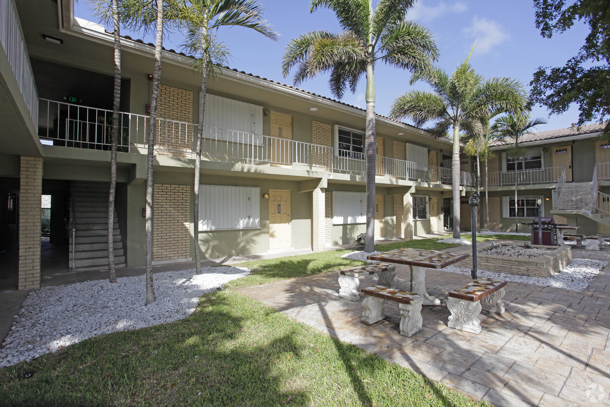Primary Photo - On To Pompano 7 LLC