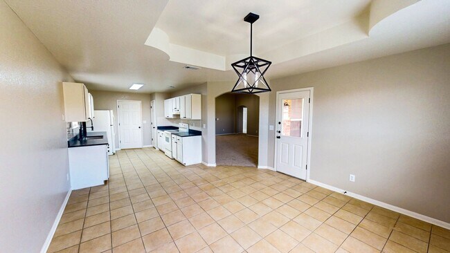 Foto del edificio - Charming 4-Bedroom Spacious Full-Brick Home with Modern Updates