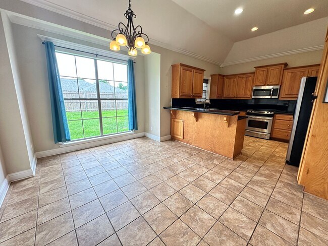 Building Photo - $500 OFF FIRST MONTHS RENT MOVE IN SPECIAL...