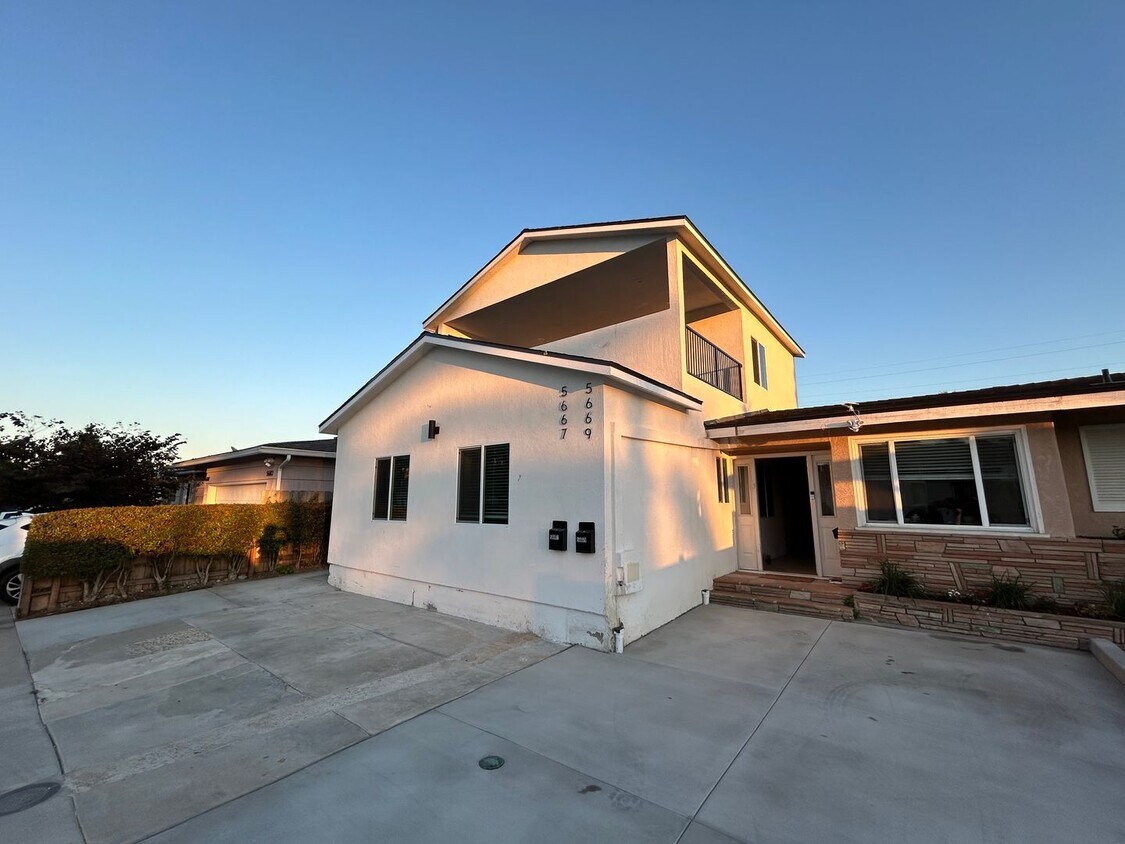 Foto principal - 5667-5669 Mary Lane Dr.